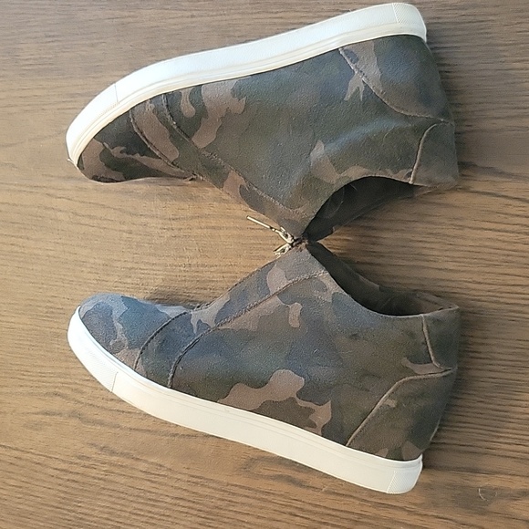 Blondo Booties Size 8 Camouflage Green Print Waterproof Nice Padded Fabric - Picture 9 of 10